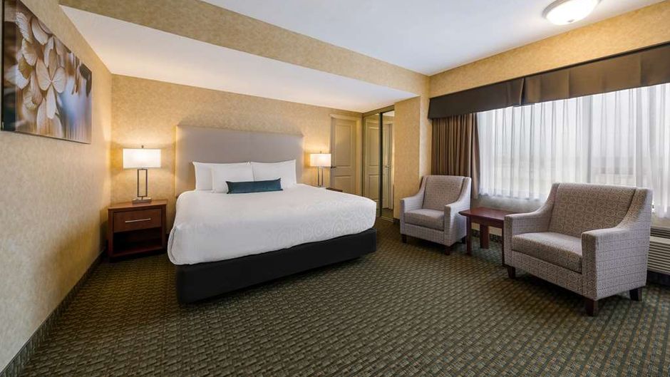 Best Western Voyageur Place Hotel Suite