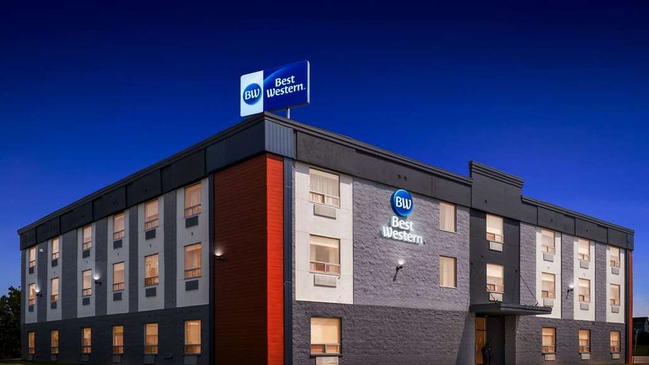 Best Western Swan Castle Inn Exterior