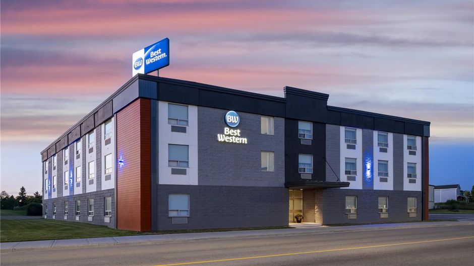 Best Western Swan Castle Inn Exterior