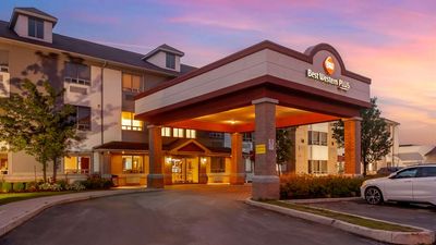 Best Western Plus Burlington Inn & Suite