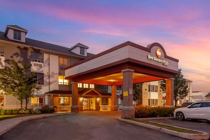 Best Western Plus Burlington Inn & Suite