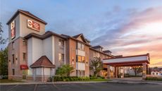 Best Western Plus Burlington Inn & Suite