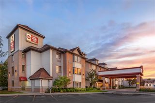 Best Western Plus Burlington Inn & Suite