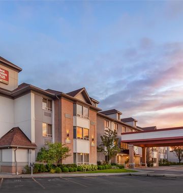 Best Western Plus Burlington Inn & Suite