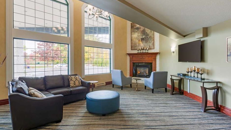 Best Western Plus Orillia Hotel Lobby