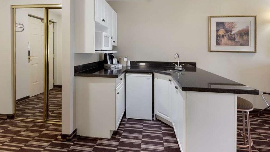 Best Western Plus Orillia Hotel Room