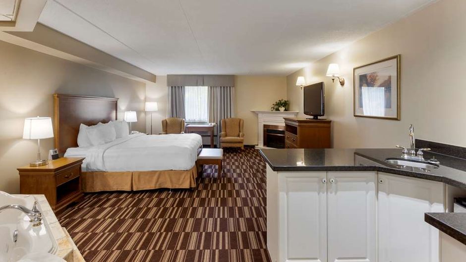 Best Western Plus Orillia Hotel Room