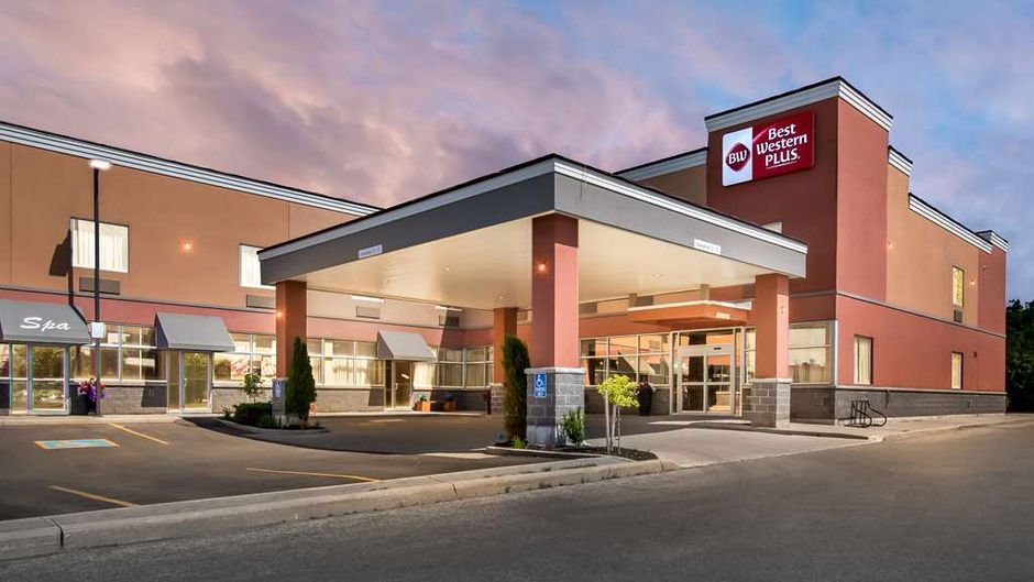 Best Western Plus Fergus Hotel Exterior