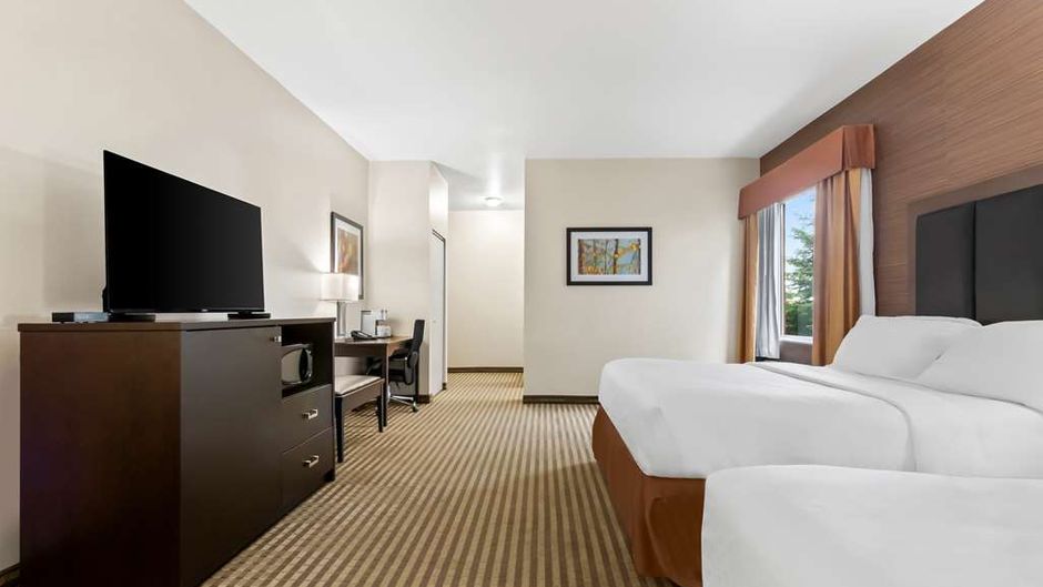 Best Western Plus Fergus Hotel Room