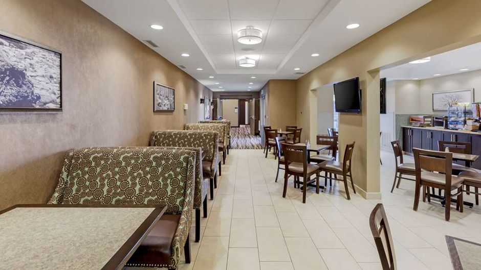 Best Western Plus Walkerton East Ridge Restaurant