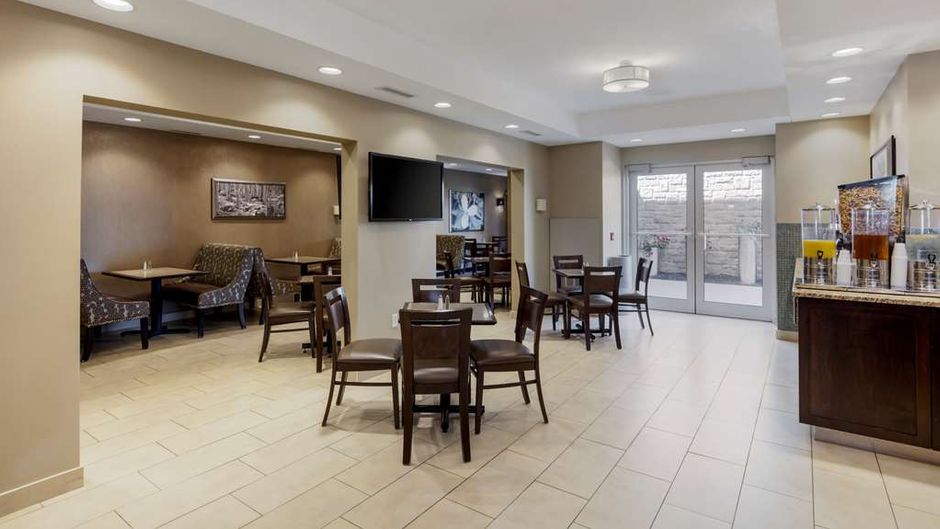 Best Western Plus Walkerton East Ridge Restaurant