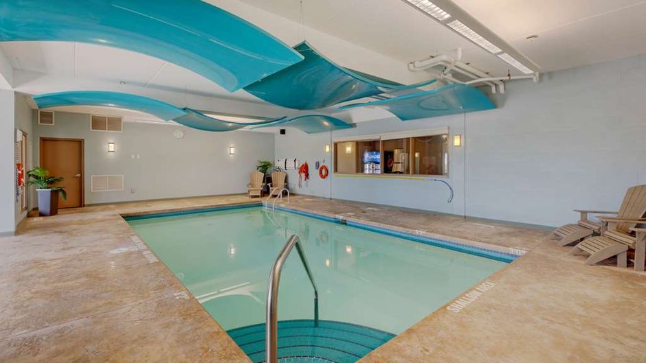 Best Western Plus Walkerton East Ridge Pool