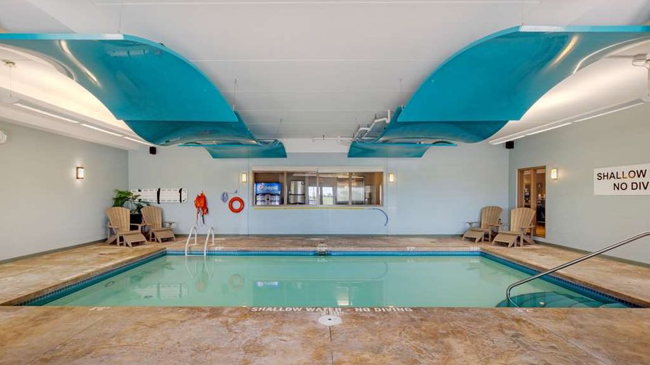 Best Western Plus Walkerton East Ridge Pool