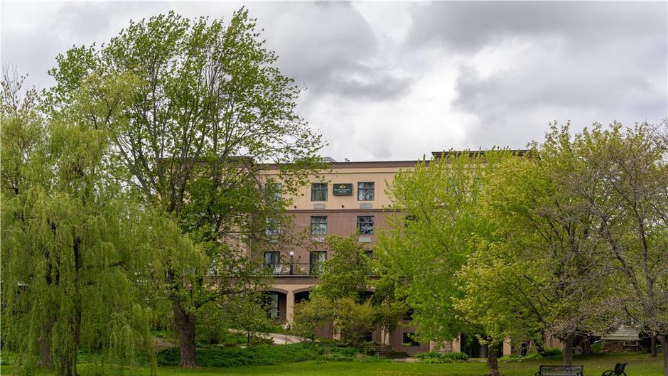 Best Western Plus Parkside Inn & Spa Exterior