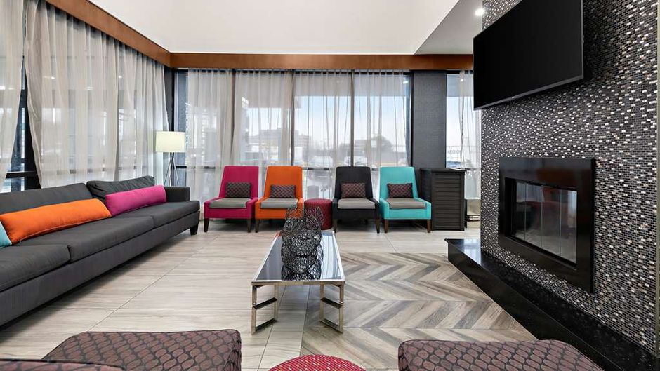 Best Western Plus Toronto North York Lobby