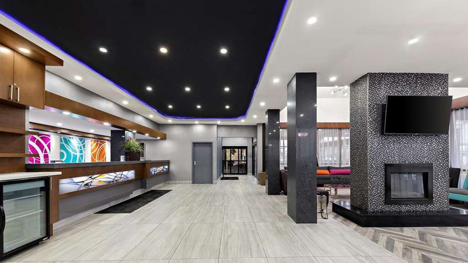 Best Western Plus Toronto North York Lobby