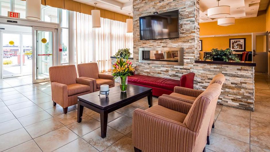 Best Western Plus Bowmanville Lobby