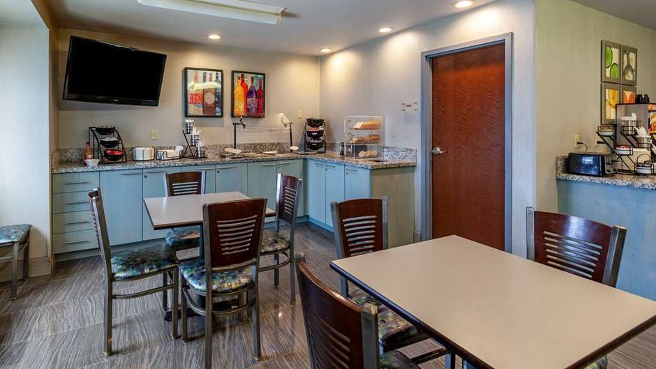 Best Western Plus Woodstock Inn & Suites Restaurant