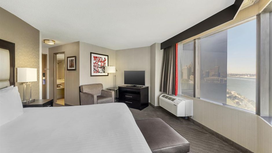 Best Western Plus Waterfront Hotel Room