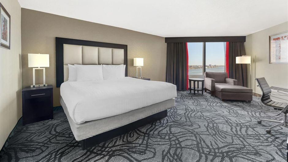 Best Western Plus Waterfront Hotel Room