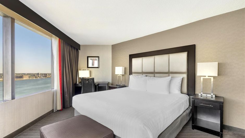 Best Western Plus Waterfront Hotel Room