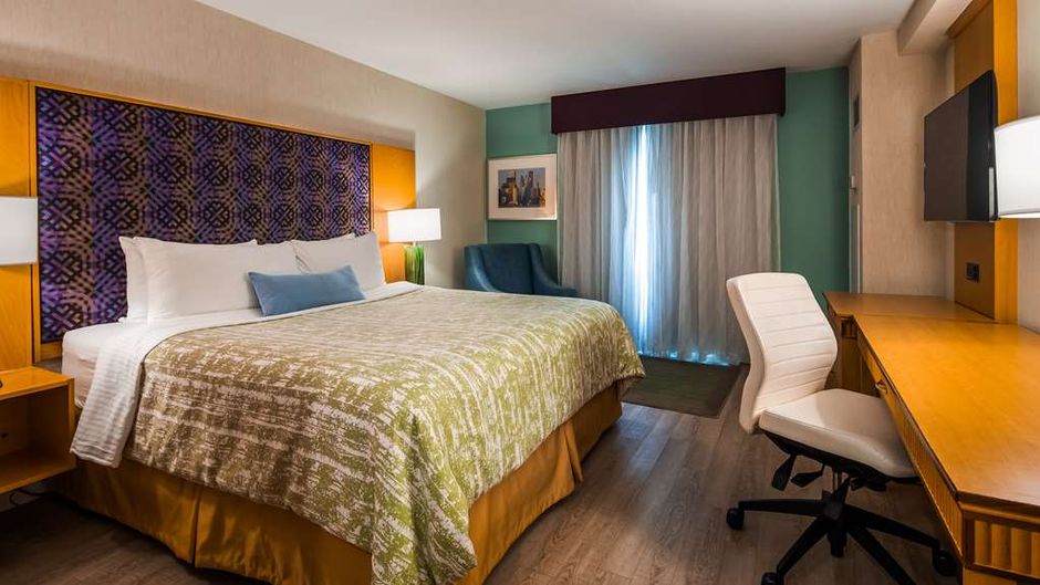Best Western Premier Toronto Airport Room