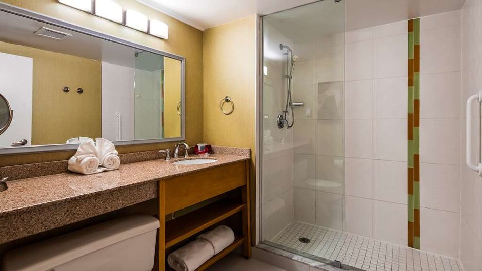 Best Western Premier Toronto Airport Room