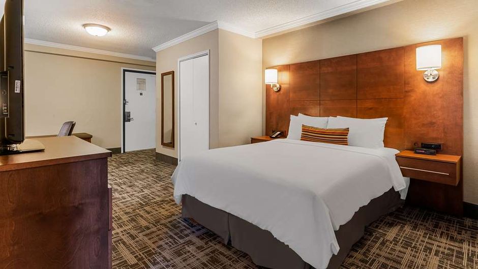 Best Western Ville-Marie Hotel & Suites Room