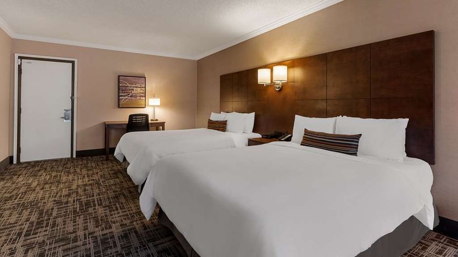 Best Western Ville-Marie Hotel & Suites Room