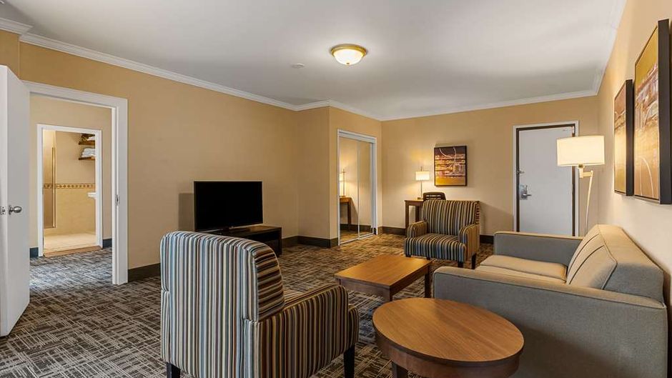 Best Western Ville-Marie Hotel & Suites Suite