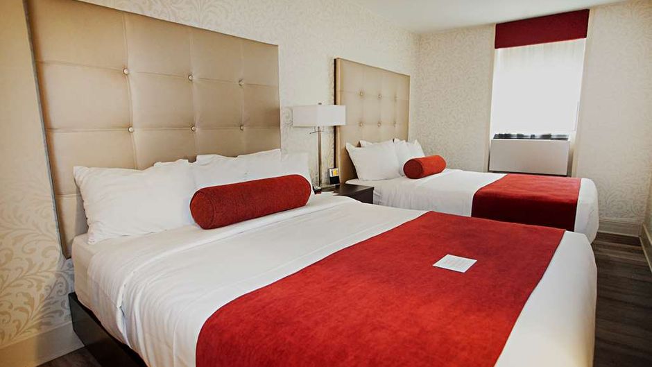 Best Western Plus Montreal Dwntwn-Europa Room