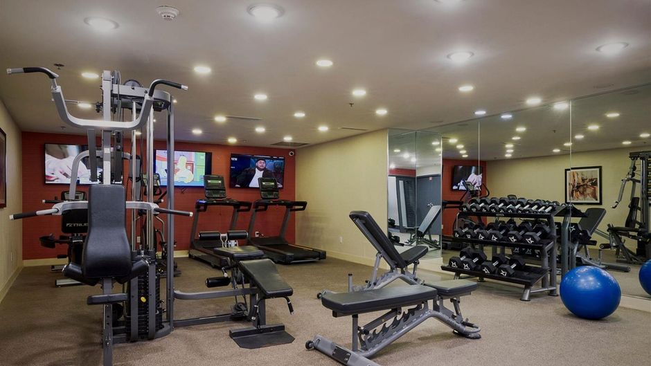 Best Western Plus Montreal Dwntwn-Europa Health
