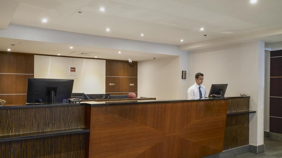 Best Western Plus Montreal Dwntwn-Europa Lobby