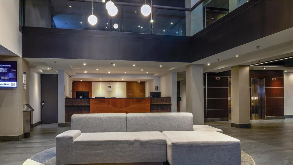 Best Western Plus Montreal Dwntwn-Europa Lobby