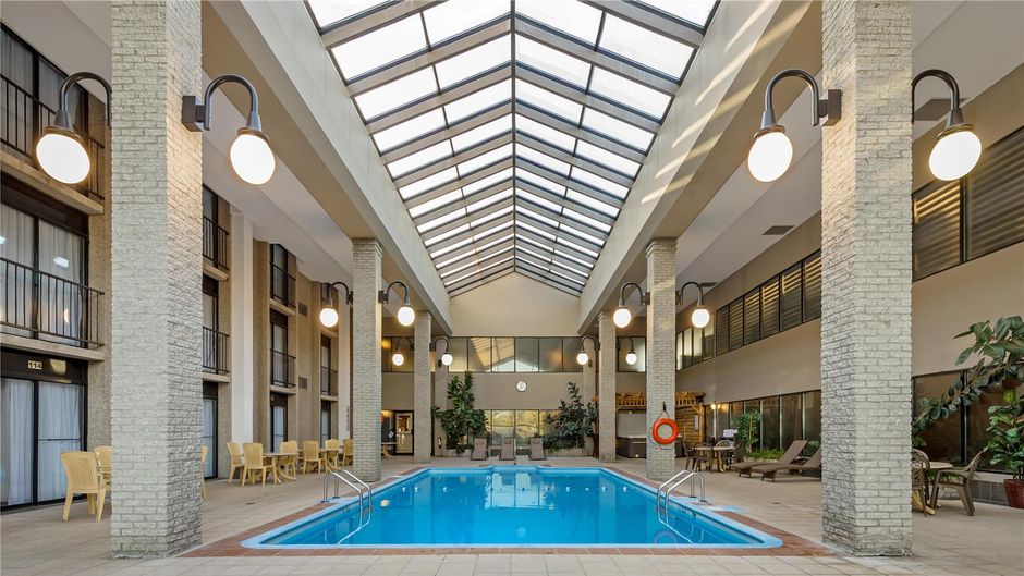 Best Western Universel Drummondville Pool