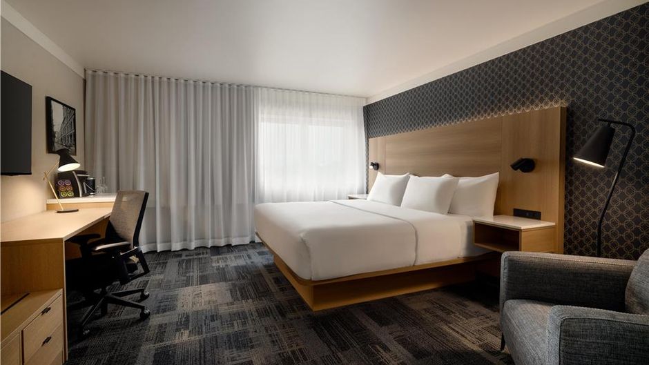 Le Saint Edouard Room