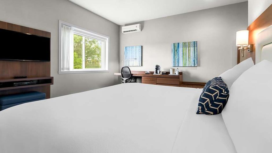 Best Western Plus Hotel Mont-Laurier Room