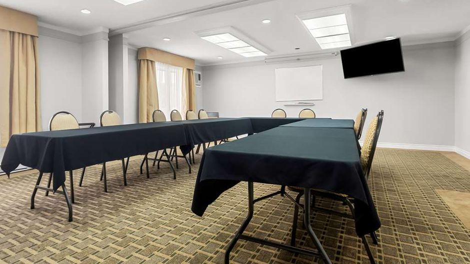 Best Western Plus Hotel Mont-Laurier Meeting