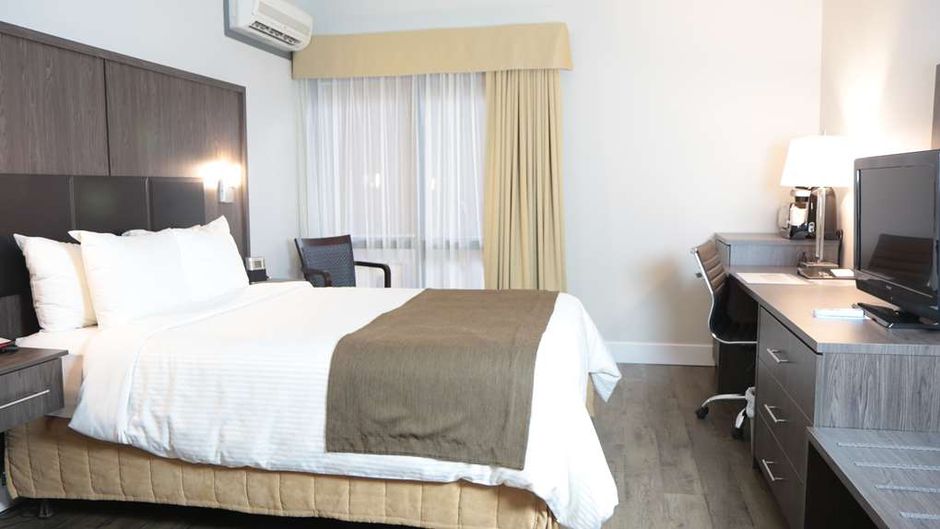 Best Western Laval-Montreal Room