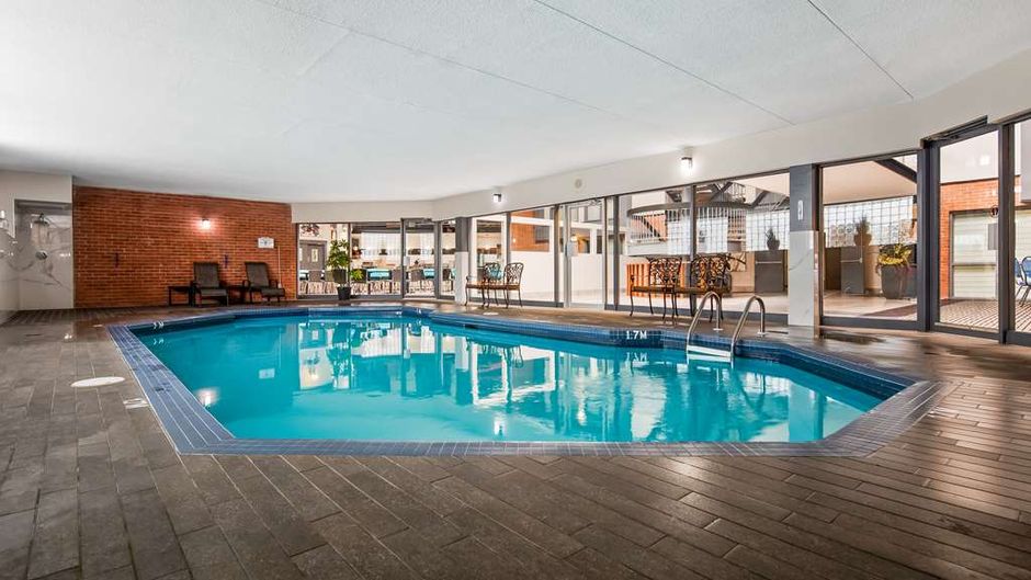 Best Western Laval-Montreal Pool