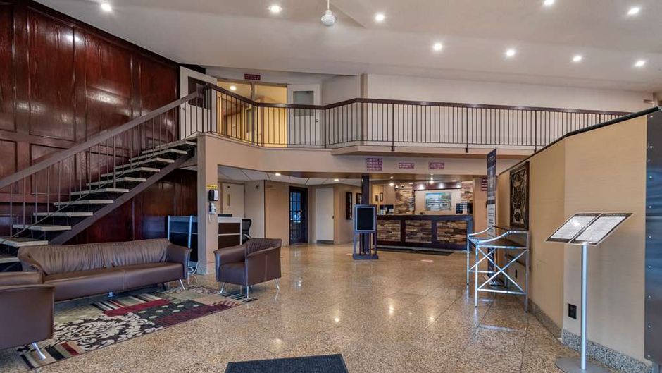 Best Western Marquis Inn & Suites Lobby