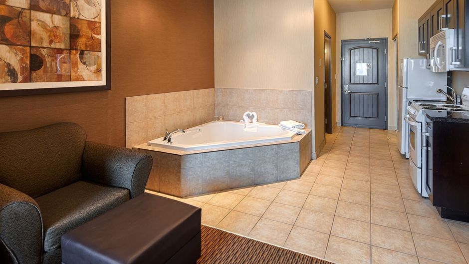 Best Western Plus Estevan Inn & Suites Room