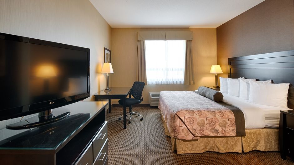 Best Western Plus Estevan Inn & Suites Room