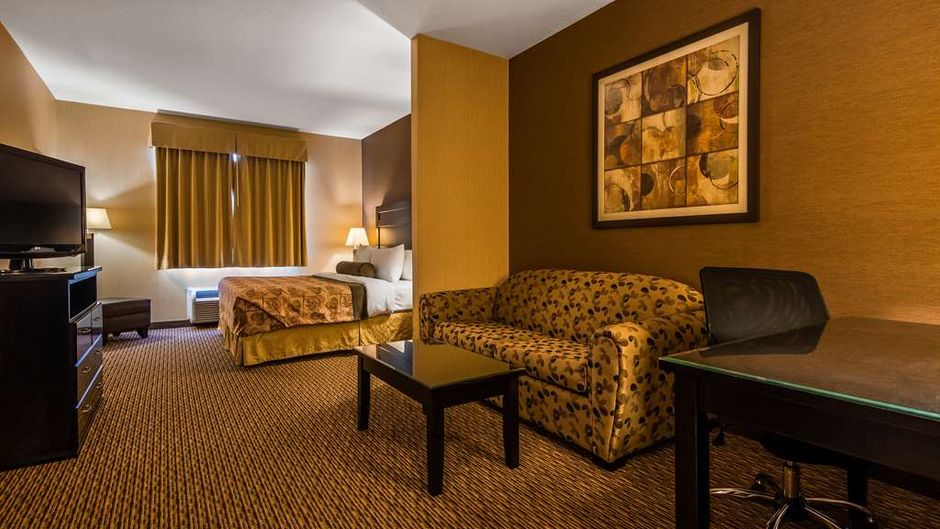 Best Western Plus Estevan Inn & Suites Room
