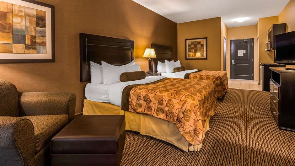 Best Western Plus Estevan Inn & Suites Room