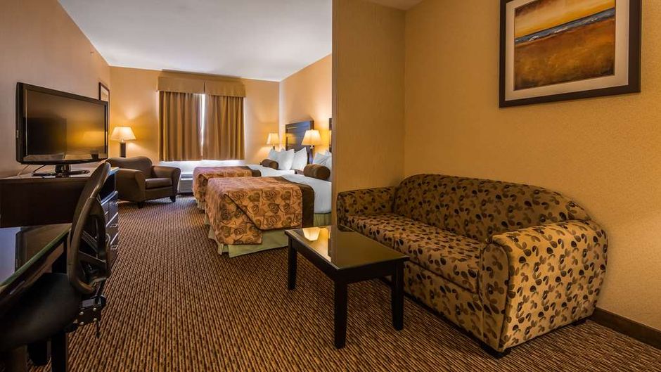 Best Western Plus Estevan Inn & Suites Room