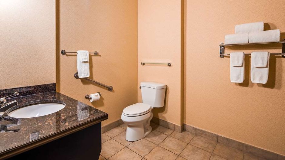 Best Western Plus Estevan Inn & Suites Room
