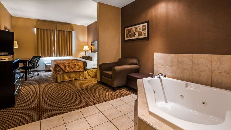 Best Western Plus Estevan Inn & Suites Room