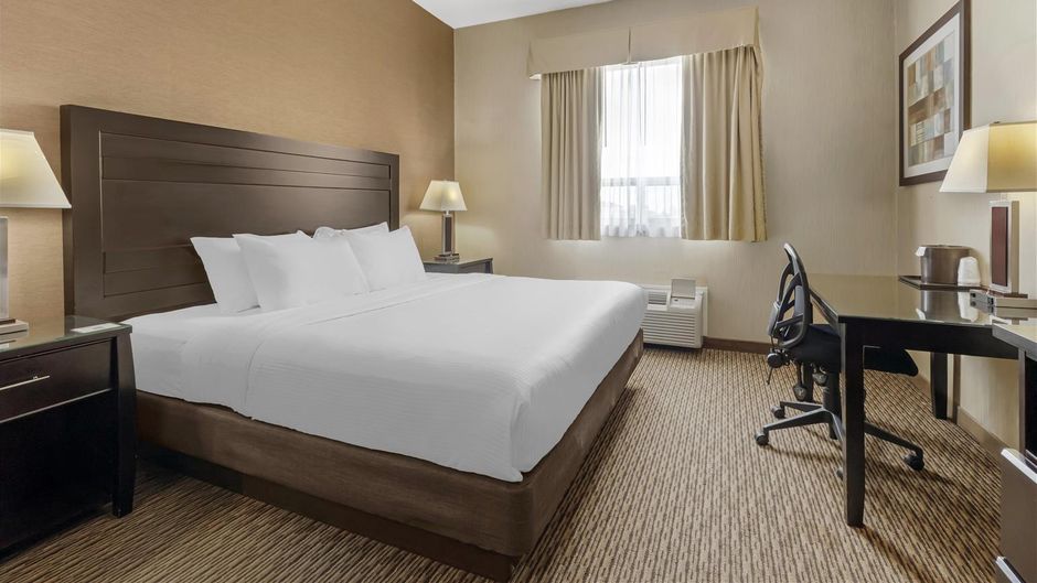 Best Western Plus Estevan Inn & Suites Room