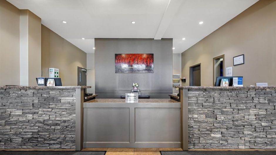 Best Western Plus Estevan Inn & Suites Lobby